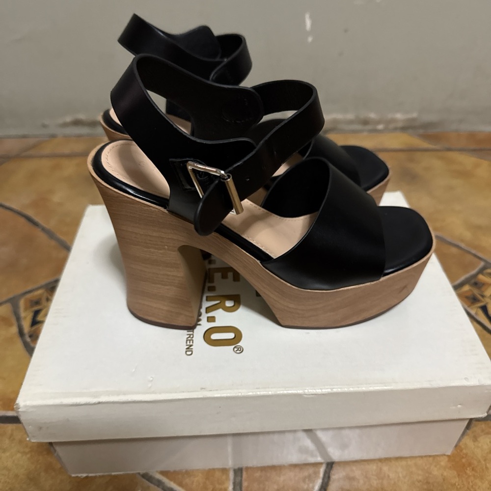 Streetwear Society Black and Tan Platform Sandals